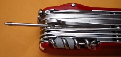 The hook can be used on 91mm knives to hold the pen to provide a larger body area to hold the pen.  Yes, some what slimmer 91mm knives tend to work better.