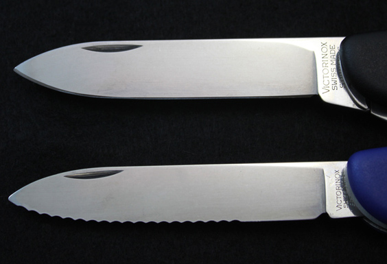Note the different shaped tang for the two blade types - The liner-lock tang being  much wider 