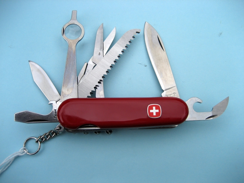 This Wenger knife has the same configuration as model 1 23 03 (listed as "Major" in the wiki) but with the small blade instead of nail file.
