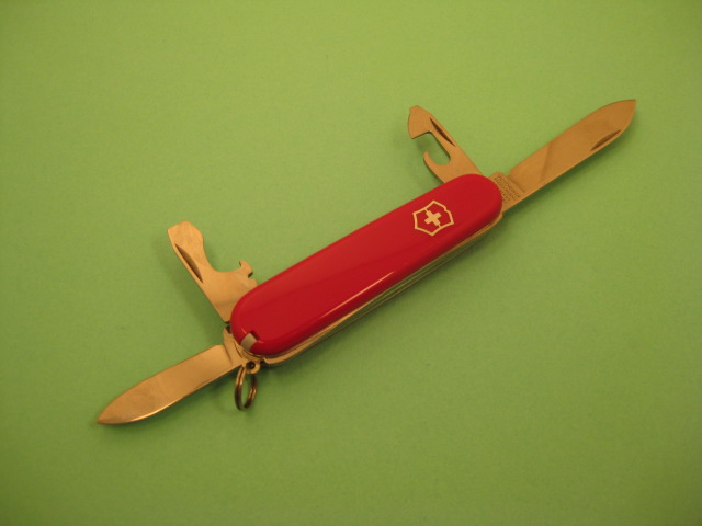 Victorinox Recruit. Pictures by ColoSwiss.